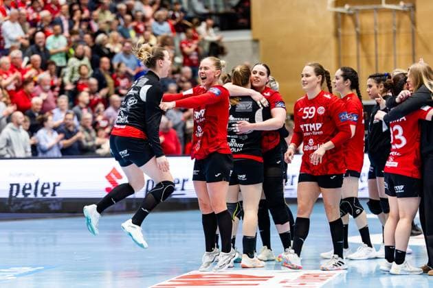 29.03.2026, GER, Handball, Frauen, Saison 2025 2026, EHF European League, Viertelfinale, Thueringer HC - Nykobing Falster Handbold Anna Szabo (Thueringer HC,26) jubelt gemeinsam mit Rikke Hoffbeck Petersen (Thueringer HC,22) 99947 Bad Langensalza Salza Halle Sporthalle Mehrz Thüringen Deutschland
