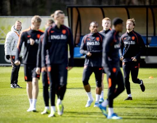 ZEIST - National coach Ronald Koeman during a training session of the Dutch national team, Nationalteam in the run-up to a friendly match against Ecuador. KOEN VAN WEEL ANP xVIxANPxSportx xxANPxIVx 554729123 originalFilename: 554729123.jpg