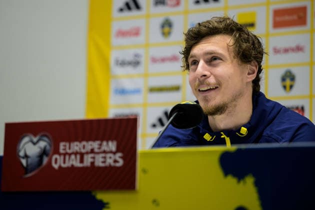 260330 Victor Nilson Lindelöf of the Swedish national football team at a press conference, PK, Pressekonferenz on March 30, 2026 in Stockholm. Photo: Jesper Zerman BILDBYRAN kod JZ JZ0694 fotboll football soccer fotball vm-kval kval FIFA World Cup, WM, Weltmeisterschaft, Fussball qualifier qualifier presskonferens press conference sverige sweden sverige a bbeng Copyright: JESPERxZERMAN BB260330JZ047