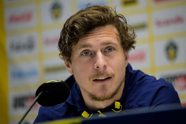 260330 Victor Nilson Lindelöf of the Swedish national football team at a press conference, PK, Pressekonferenz on March 30, 2026 in Stockholm. Photo: Jesper Zerman BILDBYRAN kod JZ JZ0694 fotboll football soccer fotball vm-kval kval FIFA World Cup, WM, Weltmeisterschaft, Fussball qualifier qualifier presskonferens press conference sverige sweden sverige a bbeng Copyright: JESPERxZERMAN BB260330JZ048