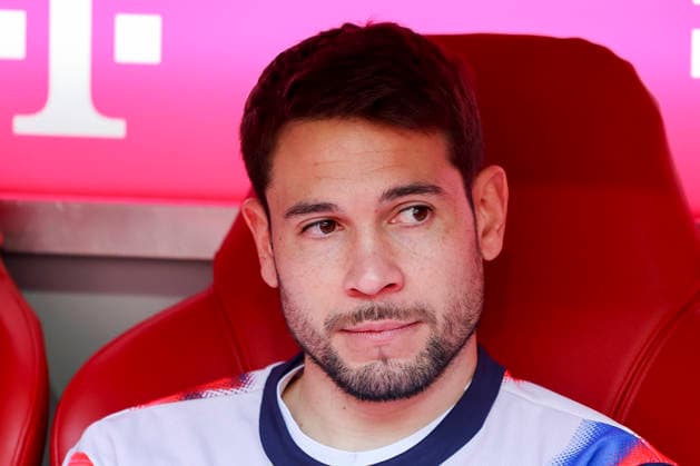 Raphael Guerreiro (FC Bayern Muenchen) schaut, Bundesliga, FC Bayern München v 1. FC Union Berlin, Allianz Arena am 21. March 2026 in München, Deutschland. (Foto von Marco Steinbrenner DeFodi Images) Raphael Guerreiro (FC Bayern Muenchen) looks on, Bundesliga, FC Bayern München v 1. FC Union Berlin, Allianz Arena, March 21, 2026 in München, Germany. (Photo by Marco Steinbrenner DeFodi Images) DFL regulations prohibit any use of photographs as image sequences and or quasi-video. - *** Raphael Guerreiro FC Bayern Muenchen looks on, Bundesliga, FC Bayern München v 1 FC Union Berlin, Allianz Arena on March 21, 2026 in Munich, Germany Photo by Marco Steinbrenner DeFodi Images Raphael Guerreiro FC Bayern Muenchen looks on, Bundesliga, FC Bayern München v 1 FC Union Berlin, Allianz Arena, March 21, 2026 in Munich, Germany Photo by Marco Steinbrenner DeFodi Images DFL regulations prohibit any use of photographs as image sequences and or quasi video