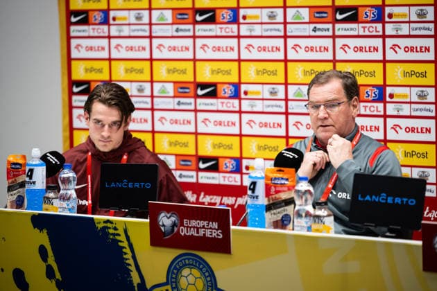 260330 Jakub Kaminski and head coach Jan Urban of the Polish national football team at a press conference, PK, Pressekonferenz on March 30, 2026 in Stockholm. Photo: Jesper Zerman BILDBYRAN kod JZ JZ0695 fotboll football soccer fotball vm-kval kval FIFA World Cup, WM, Weltmeisterschaft, Fussball qualifier qualifier presskonferens press conference polen poland bbeng Copyright: JESPERxZERMAN BB260330JZ061