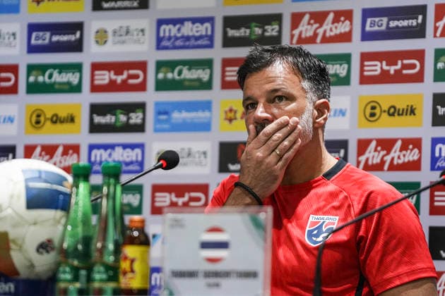 press conference, PK, Pressekonferenz Thailand V Turkmenistan - AFC Asian Cup 2027 Qualifiers. Anthony Hudson, head coach of the Thailand national team, Nationalteam attends a press conference ahead of the AFC Asian Cup 2027 Qualifiers match between Thailand and Turkmenistan at Rajamangala National Stadium in Bangkok, Thailand, on March 31, 2026. Bangkok Bangkok Thailand  Copyright: xAnusakxLaowilasx originalFilename:laowilas-notitle260330_npJT5.jpg