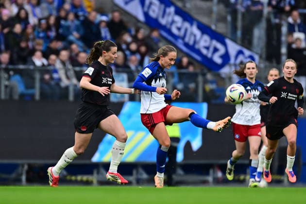 Fußball I Frauen I Saison 2025-2026 I Bundesliga I 22. Spieltag I Hamburger SV - Bayer 04 Leverkusen I 30.03.2026 Katharina Piljic (6, Bayer 04 Leverkusen) Camilla Linberg (47, Hamburger SV) Hamburg Volkspark, Volksparkstadion, Stadion, Volkspark-Stadion Hamburg Deutschland Copyright: xLobeca FelixxSchlikisx