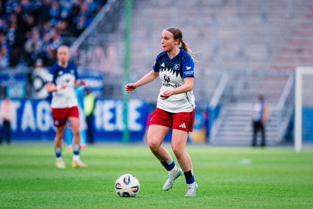 Google Pixel Frauen-Bundesliga: Hamburger SV vs. Bayer 04 Leverkusen, 30.03.2026 Jonna Maj Wrede (Hamburger SV, 26); Fußball, Google Pixel Frauen-Bundesliga, 22. Spieltag: Hamburger SV vs. Bayer 04 Leverkusen am 30.03.2026 im Volksparkstadion, Hamburg DFB REGULATIONS PROHIBIT ANY USE OF PHOTOGRAPHS AS IMAGE SEQUENCES AND OR QUASI-VIDEO. Copyright: xBEAUTIFULxSPORTS Tonhäuserx