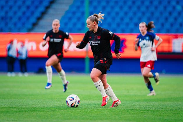 Google Pixel Frauen-Bundesliga: Hamburger SV vs. Bayer 04 Leverkusen, 30.03.2026 Vanessa Fudalla (Bayer 04 Leverkusen, 21); Fußball, Google Pixel Frauen-Bundesliga, 22. Spieltag: Hamburger SV vs. Bayer 04 Leverkusen am 30.03.2026 im Volksparkstadion, Hamburg DFB REGULATIONS PROHIBIT ANY USE OF PHOTOGRAPHS AS IMAGE SEQUENCES AND OR QUASI-VIDEO. Copyright: xBEAUTIFULxSPORTS Tonhäuserx