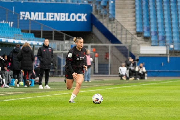 HAMBURG, GERMANY - MARCH 30: Estrella Merino Gonzalez (10 Bayer 04 Leverkusen) during the Google Pixel Frauen-Bundesliga between Hamburger SV and Bayer 04 Leverkusen at Stadion Hoheluft on March 30, 2026 in Hamburg, Germany. (Photo by Qianru Zhang Press Photo) Copyright: xQianruxZhang SPPx Sportspressphoto_SPR121797