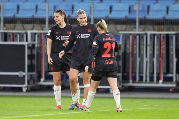 2026.03.30 xfsx Fussball Google Pixel Frauen- Bundesliga Hamburger Sportverein - Bayer 04 Leverkusen v.l. Julia Mickenhagen (Bayer 04 Leverkusen ,18) macht das Tor zum 3:1 Bayer 04 Leverkusen (DFL regulations prohibit any use of photographs as image sequences and or quasi-video. Copyright: HMBxMedia FernandoxSoares