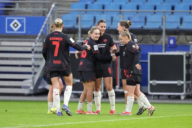 2026.03.30 xfsx Fussball Google Pixel Frauen- Bundesliga Hamburger Sportverein - Bayer 04 Leverkusen v.l. Bayer 04 Leverkusen feiert das Tor zum 3:1 fuer Bayer 04 Leverkusen durch Julia Mickenhagen (Bayer 04 Leverkusen ,18) (DFL regulations prohibit any use of photographs as image sequences and or quasi-video. Copyright: HMBxMedia FernandoxSoares