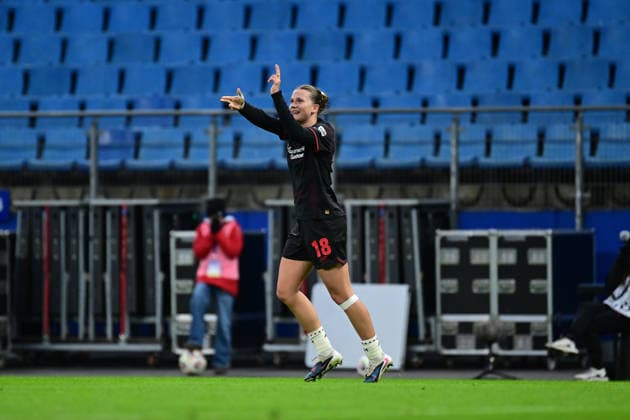 Fußball I Frauen I Saison 2025-2026 I Bundesliga I 22. Spieltag I Hamburger SV - Bayer 04 Leverkusen I 30.03.2026 Schuß Julia Mickenhagen (18, Bayer 04 Leverkusen) Hamburg Volkspark, Volksparkstadion, Stadion, Volkspark-Stadion Hamburg Deutschland Copyright: xLobeca FelixxSchlikisx