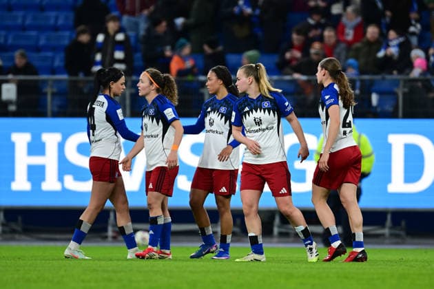 Fußball I Frauen I Saison 2025-2026 I Bundesliga I 22. Spieltag I Hamburger SV - Bayer 04 Leverkusen I 30.03.2026 Schaut enttäuscht, betrübt, deprimiert, frustriert, geknickt, gekränkt, niedergeschlagen, unzufrieden, ernüchtert, schlecht gelaunt: Hamburger SV Frauen Hamburg Volkspark, Volksparkstadion, Stadion, Volkspark-Stadion Hamburg Deutschland Copyright: xLobeca FelixxSchlikisx