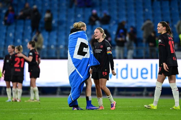 Fußball I Frauen I Saison 2025-2026 I Bundesliga I 22. Spieltag I Hamburger SV - Bayer 04 Leverkusen I 30.03.2026 Paulina Bartz (37, Hamburger SV) Sofie Zdebel (16, Bayer 04 Leverkusen) Hamburg Volkspark, Volksparkstadion, Stadion, Volkspark-Stadion Hamburg Deutschland Copyright: xLobeca FelixxSchlikisx
