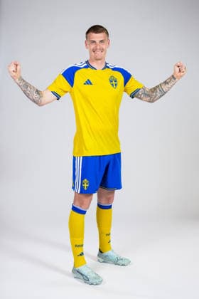 260329 Eric Smith of the Swedish national football team poses for a portrait on March 29, 2026 in Stockholm. Photo: Joel Marklund BILDBYRAN kod JM JM0813 bbeng fotboll football soccer fotball vm-kval FIFA World Cup, WM, Weltmeisterschaft, Fussball qualifier porträtt portrait sverige sweden sverige a jubel *** 260329 Eric Smith of the Swedish national football team poses for a portrait on March 29, 2026 in Stockholm Photo Joel Marklund BILDBYRAN code JM JM0813 bbeng fotboll football soccer fotball vm kval fifa world cup qualifier portrait portrait sverige sweden sverige a jubel  Copyright: JOELxMARKLUND BB260329JM283