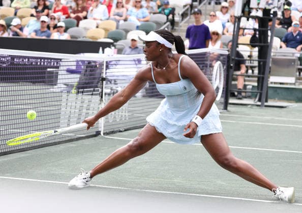 March 30, 2026, Charleston, South Carolina, USA: SLOANE STEPHENS of USA during the match against R. Zarazua of Mexico in first round of tennis tournament WTA, Tennis Damen 500 Charleston Open. Stephens lost 2:6, 0:6. Charleston USA - ZUMAc278 20260330_zsp_c278_007 Copyright: xMarcinxCholewinskix