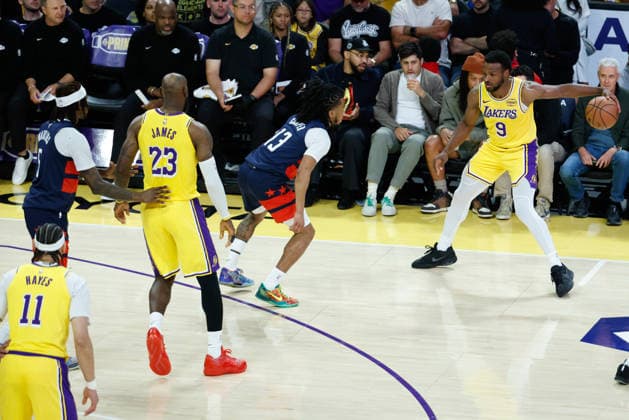 LOS ANGELES, CA - MARCH 30: Los Angeles Lakers forward LeBron James (23) looks to set a screen for Los Angeles Lakers guard Bronny James (9) during the Washington Wizards vs Los Angeles Lakers game on March 30, 2026, at Crypto.com Arena in Los Angeles, CA. (Photo by Jevone Moore Icon Sportswire) NBA, Basketball Herren, USA MAR 30 Washington Wizards at Los Angeles Lakers EDITORIAL USE ONLY Icon20260330008