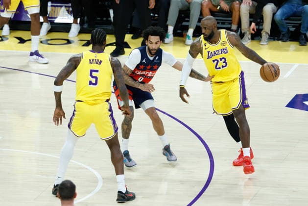 LOS ANGELES, CA - MARCH 30:Los Angeles Lakers forward LeBron James (23) uses a screen during the Washington Wizards vs Los Angeles Lakers game on March 30, 2026, at Crypto.com Arena in Los Angeles, CA. (Photo by Jevone Moore Icon Sportswire) NBA, Basketball Herren, USA MAR 30 Washington Wizards at Los Angeles Lakers EDITORIAL USE ONLY Icon20260330032
