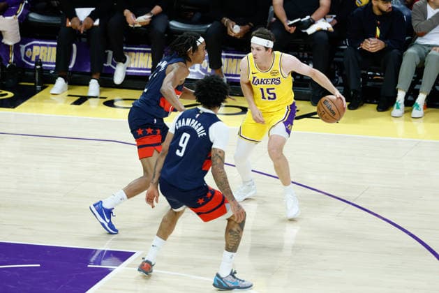 LOS ANGELES, CA - MARCH 30: Los Angeles Lakers guard Austin Reaves (15) gets doubled during the Washington Wizards vs Los Angeles Lakers game on March 30, 2026, at Crypto.com Arena in Los Angeles, CA. (Photo by Jevone Moore Icon Sportswire) NBA, Basketball Herren, USA MAR 30 Washington Wizards at Los Angeles Lakers EDITORIAL USE ONLY Icon20260330040