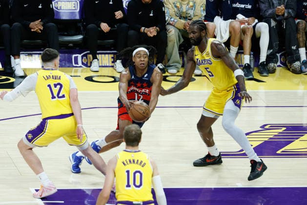 LOS ANGELES, CA - MARCH 30: Washington Wizards guard Tre Johnson (12) drives to the basket during the Washington Wizards vs Los Angeles Lakers game on March 30, 2026, at Crypto.com Arena in Los Angeles, CA. (Photo by Jevone Moore Icon Sportswire) NBA, Basketball Herren, USA MAR 30 Washington Wizards at Los Angeles Lakers EDITORIAL USE ONLY Icon20260330044
