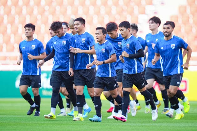 March 30, 2026, Bangkok, Thailand: Players of Thailand seen during a training session ahead of the Asian Cup 2027 qualifying round Group D match against Thailand at Rajamangala Stadium. Thailand And Turkmenistan press conference, PK, Pressekonferenz In Bangkok, Thailand - 30 Mar 2026  - ZUMAs197 20260330_aaa_s197_281 Copyright: xAmpholxThongmueangluangx