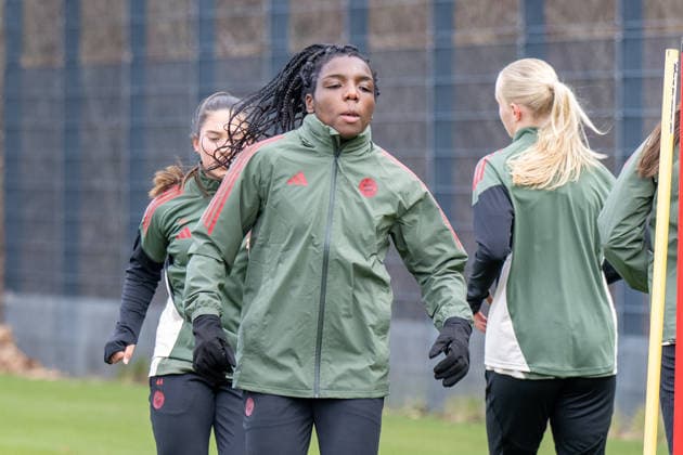 Edna Imade 29 (FC Bayern Muenchen), FC Bayern Frauen Abschlusstraining vor dem UEFA Champions League-Spiel, Viertelfinale Rueckspiel gegen Manchester United, ManU Saison 2025 2026. 31.03.2026 DFB regulations prohibit any use of photographs as image sequences and or quasi-video Muenchen Bayern Deutschland