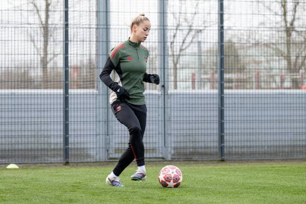 Giulia Gwinn 7 (FC Bayern Muenchen), FC Bayern Frauen Abschlusstraining vor dem UEFA Champions League-Spiel, Viertelfinale Rueckspiel gegen Manchester United, ManU Saison 2025 2026. 31.03.2026 DFB regulations prohibit any use of photographs as image sequences and or quasi-video Muenchen Bayern Deutschland
