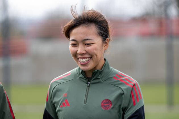 Momoko Tanikawa 18 (FC Bayern Muenchen) mit einem Laecheln im Gesicht, FC Bayern Frauen Abschlusstraining vor dem UEFA Champions League-Spiel, Viertelfinale Rueckspiel gegen Manchester United, ManU Saison 2025 2026. 31.03.2026 DFB regulations prohibit any use of photographs as image sequences and or quasi-video Muenchen Bayern Deutschland