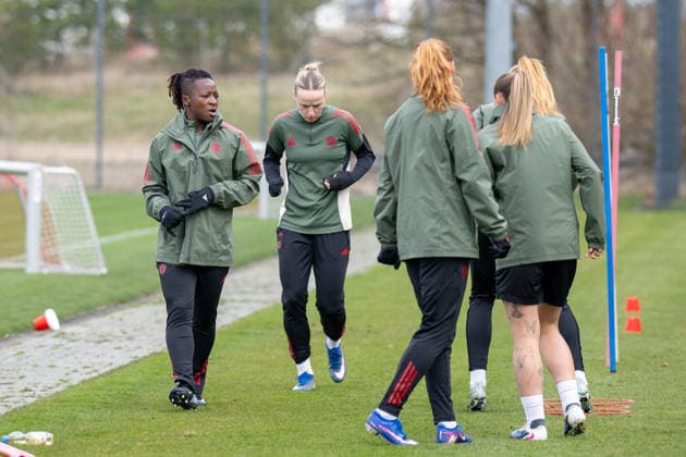 Bernadette Amani 15 (FC Bayern Muenchen), FC Bayern Frauen Abschlusstraining vor dem UEFA Champions League-Spiel, Viertelfinale Rueckspiel gegen Manchester United, ManU Saison 2025 2026. 31.03.2026 DFB regulations prohibit any use of photographs as image sequences and or quasi-video Muenchen Bayern Deutschland
