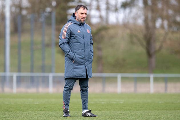 Cheftrainer Jose Barcala (FC Bayern Muenchen), FC Bayern Frauen Abschlusstraining vor dem UEFA Champions League-Spiel, Viertelfinale Rueckspiel gegen Manchester United, ManU Saison 2025 2026. 31.03.2026 DFB regulations prohibit any use of photographs as image sequences and or quasi-video Muenchen Bayern Deutschland