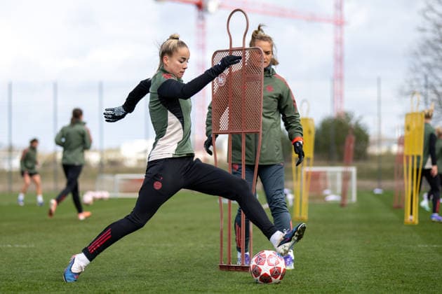 Giulia Gwinn 7 (FC Bayern Muenchen), FC Bayern Frauen Abschlusstraining vor dem UEFA Champions League-Spiel, Viertelfinale Rueckspiel gegen Manchester United, ManU Saison 2025 2026. 31.03.2026 DFB regulations prohibit any use of photographs as image sequences and or quasi-video Muenchen Bayern Deutschland