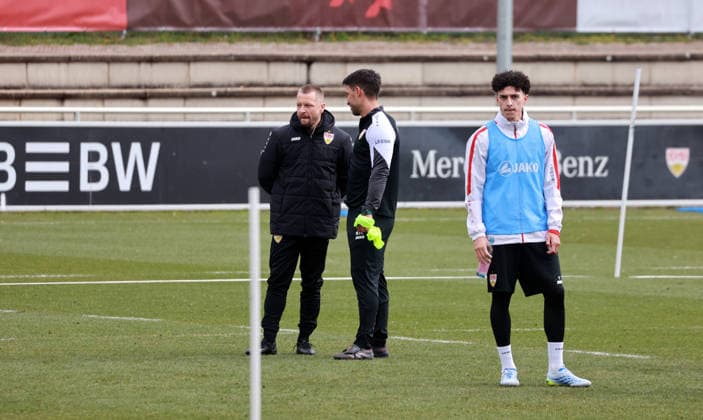 31.03.26 VfB Stuttgart Training Deutschland, Stuttgart, 31.03.2026, Fussball, Bundesliga, Saison 2025 2026, VfB Stuttgart, Training: v.l. Patrick Ebert (Co-Trainer Hertha BSC Berlin), Malik Fatih (Co-Trainer).