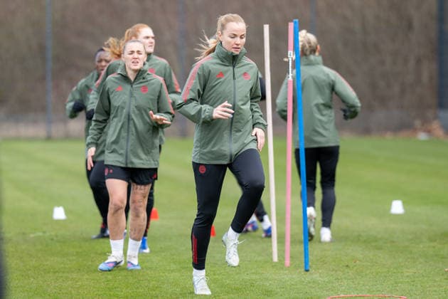 Glodis Perla Viggosdottir 4 (FC Bayern Muenchen), FC Bayern Frauen Abschlusstraining vor dem UEFA Champions League-Spiel, Viertelfinale Rueckspiel gegen Manchester United, ManU Saison 2025 2026. 31.03.2026 DFB regulations prohibit any use of photographs as image sequences and or quasi-video Muenchen Bayern Deutschland