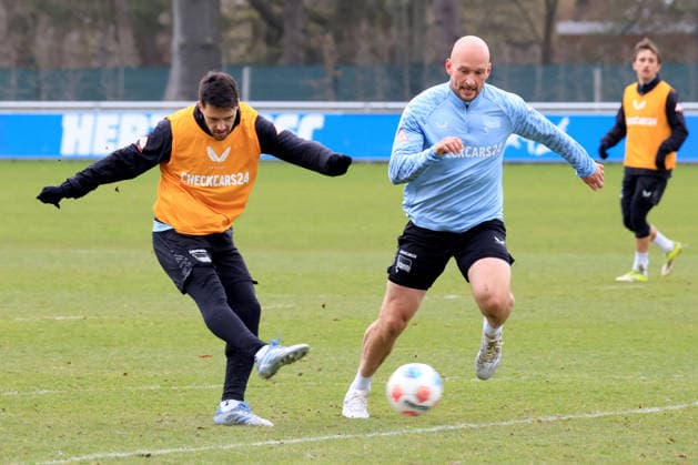 DEU, DFL, 2. FBL Hertha BSC, Training, 31.03.2026, Sportforum, Berlin, DEU, DFL, 2. FBL Hertha BSC, Training, im Bild Josip Brekalo (Hertha BSC Berlin 7), Toni Leistner (Hertha BSC Berlin 37) DFL - regulations prohibit any use of Photographs as image sequences and or quasi-video