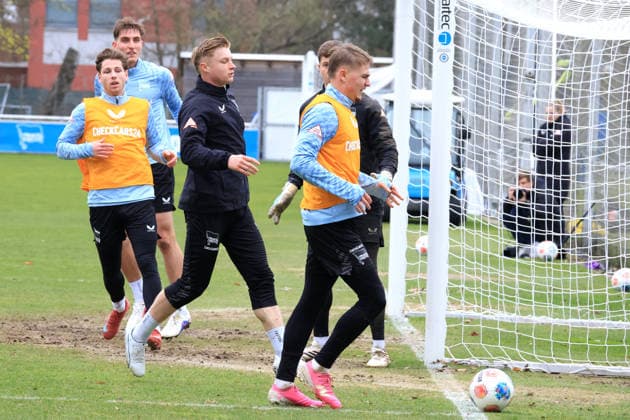 DEU, DFL, 2. FBL Hertha BSC, Training, 31.03.2026, Sportforum, Berlin, DEU, DFL, 2. FBL Hertha BSC, Training, im Bild Marten Winkler (Hertha BSC Berlin 22), Leon Jensen (Hertha BSC Berlin 5), Julian Eitschberger (Hertha BSC Berlin 2) DFL - regulations prohibit any use of Photographs as image sequences and or quasi-video