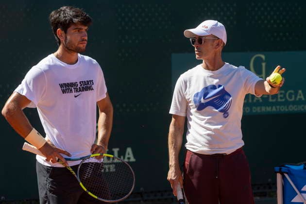 Carlos Alcaraz holds training session in Murcia Spanish tennis player Carlos Alcaraz (L) talks with his coach Samuel Lopez during his training session held at Murcia Royal Tennis Club 1919 in Murcia, Spain on 31 March 2026. Murcia Spain  Copyright: xMARCIALxGUILLENx