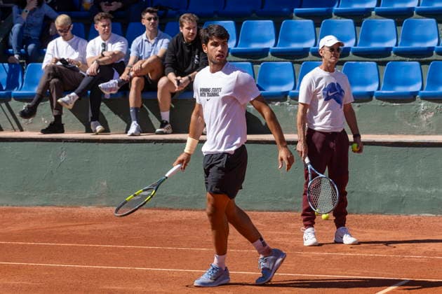 Carlos Alcaraz holds training session in Murcia Spanish tennis player Carlos Alcaraz looks on during his training session held at Murcia Royal Tennis Club 1919 in Murcia, Spain on 31 March 2026. Murcia Spain  Copyright: xMARCIALxGUILLENx