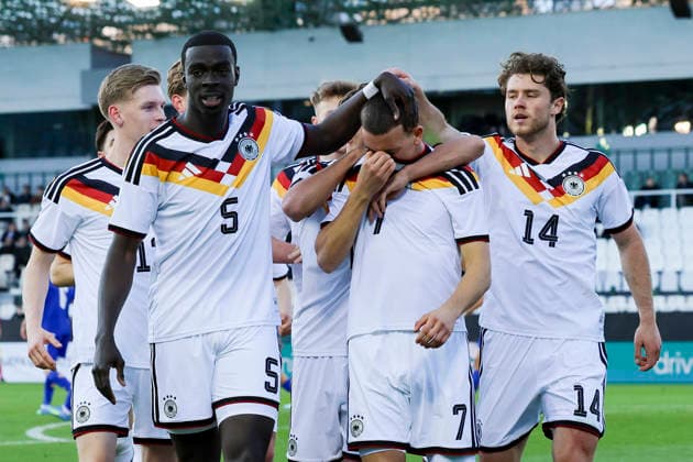 Said El Mala (Germany) bejubelt seinen Treffer mit den Teamkollegen, UEFA U21, U 21 EURO 2027 Qualifier, Greece v Germany, Apostolos-Nikolaidis-Stadion am 31. March 2026 in Athens, Grichenland. (Foto von Marco Steinbrenner DeFodi Images) Said El Mala (Germany) celebrates his goal with teammates, UEFA U21 EURO 2027 Qualifier, Greece v Germany, Apostolos-Nikolaidis-Stadium, March 31, 2026 in Athens, Greece. (Photo by Marco Steinbrenner DeFodi Images) - *** Said El Mala Germany celebrates his goal with teammates, UEFA U21 EURO 2027 Qualifier, Greece v Germany, Apostolos Nikolaidis Stadium, March 31, 2026 in Athens, Greece Photo by Marco Steinbrenner DeFodi Images Said El Mala Germany celebrates his goal with teammates, UEFA U21 EURO 2027 Qualifier, Greece v Germany, Apostolos Nikolaidis Stadium, March 31, 2026 in Athens, Greece Photo by Marco Steinbrenner DeFodi Images