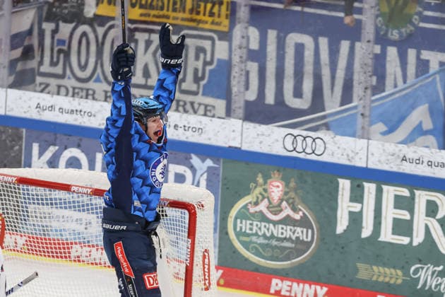 DEL; Playoffs; ERC Ingolstadt - EHC Redbull München; Tor Jubel Treffer 1:0 Krauß Philipp (8 ERC) Torwart Wolf Simon (25 RBM) DEL; ERC Ingolstadt - Saison 2025 2026 EHC Redbull München *** DEL Playoffs ERC Ingolstadt EHC Redbull Munich Goal Cheer Score 1 0 Krauß Philipp 8 ERC Goalkeeper Wolf Simon 25 RBM DEL ERC Ingolstadt Season 2025 2026 EHC Redbull Munich