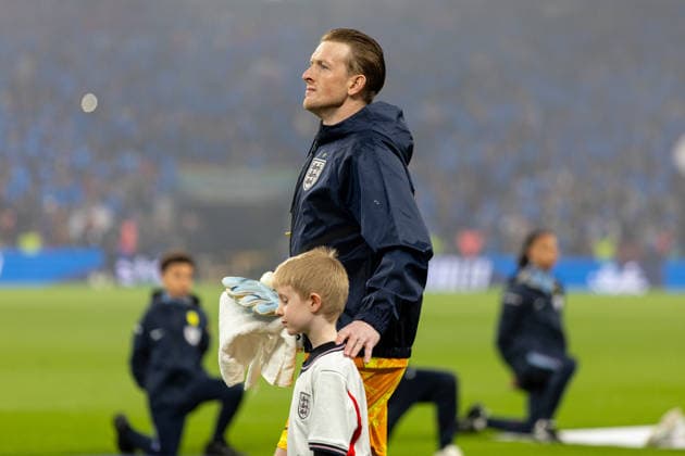 Football - International Friendly, Länderspiel, Nationalmannschaft - England v Japan LONDON, ENGLAND - Tuesday, March 31, 2026: England s goalkeeper Jordon Pickford walking out before an International Friendly match between England and Japan at Wembley Stadium. (Photo by David Rawcliffe Propaganda) LONDON Wembley Stadium GREATER LONDON ENGLAND  Copyright: xDavidxRawcliffex P2026-03-31-England_Japan-17