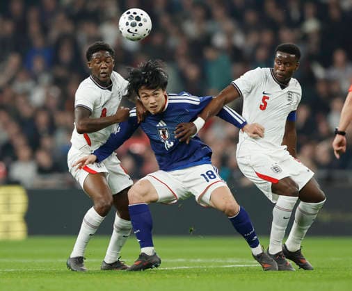 London, England, 31st March 2026. Kobbie Mainoo of England (l) and Marc Guehi of England (r) tackle Ayase Ueda of Japan (c) during the England vs Japan International Friendly, Länderspiel, Nationalmannschaft match at Wembley Stadium, London. Picture credit should read: Matthew Impey Sportimage EDITORIAL USE ONLY. No use with unauthorised audio, video, data, fixture lists, club league logos or live services. Online in-match use limited to 120 images, no video emulation. No use in betting, games or single club league player publications. SPI_035_MI_Eng_Japan SPI-4662-0034