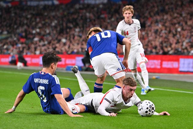 England v Japan, Friendly Cole Palmer of England is fouled by Tsuyoshi Watanabe of Japan and Ritsu Doan of Japan during the Friendly match between England and Japan at Wembley Stadium, London, UK on 31 March 2026. London Wembley Stadium Greater London UK Editorial use only , Copyright: xGrahamxHuntx PSI-23978-0072