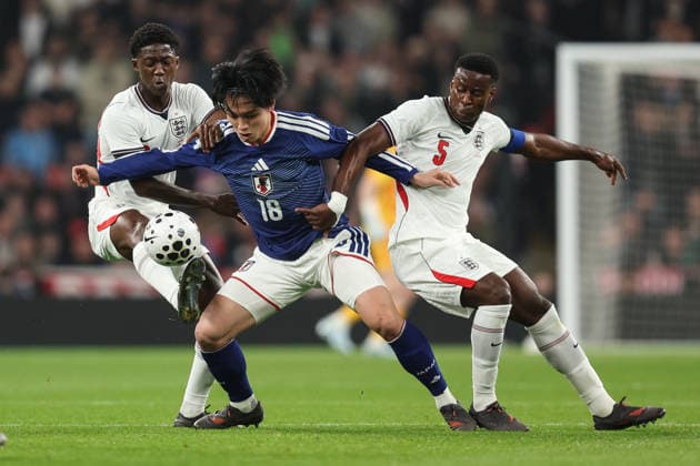 England v Japan 31 March 2026, London - International Friendly, Länderspiel, Nationalmannschaft Football - England v Japan - L-R Kobbie Mainoo of England, Ayase Ueda of Japan and Marc Guehi of England - Photo: Charlotte Wilson Offside. London UK Copyright: xCharlottexWilsonx xOffsidexOffside