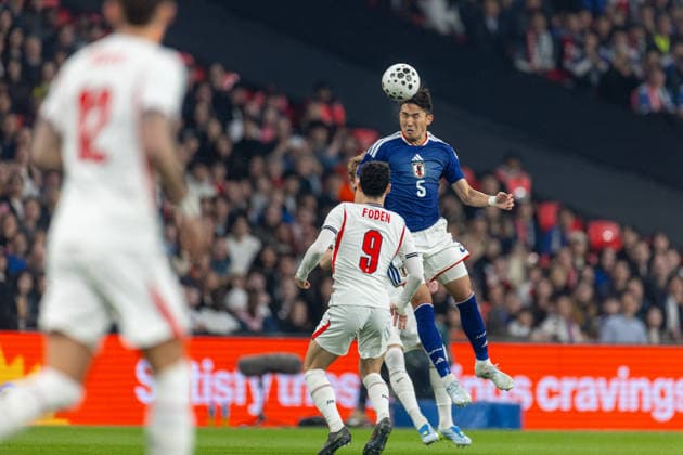Football - International Friendly, Länderspiel, Nationalmannschaft - England v Japan LONDON, ENGLAND - Tuesday, March 31, 2026: Japan s Tsuyoshi Watanabe challenges for a header during an International Friendly match between England and Japan at Wembley Stadium. (Photo by David Rawcliffe Propaganda) LONDON Wembley Stadium GREATER LONDON ENGLAND  Copyright: xDavidxRawcliffex P2026-03-31-England_Japan-36