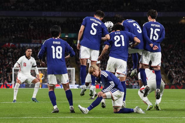 England v Japan 31 March 2026, London - International Friendly, Länderspiel, Nationalmannschaft Football - England v Japan - Junya Ito of Japan kneels down behind the wall - Photo: Charlotte Wilson Offside. London UK Copyright: xCharlottexWilsonx xOffsidexOffside