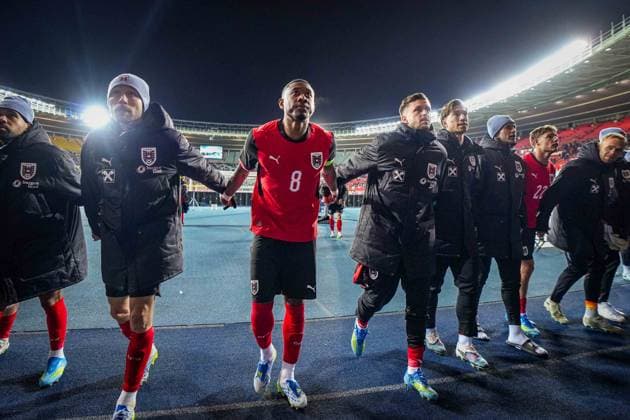 SOCCER - AUT vs KOR, test match VIENNA,AUSTRIA,31.MAR.26 - SOCCER - OEFB international test match, Austria vs South Korea. Image shows the rejoicing of David Alaba and Christoph Baumgartner (AUT) with their teammates and fans.  GEPAxpictures xKevinxHackner