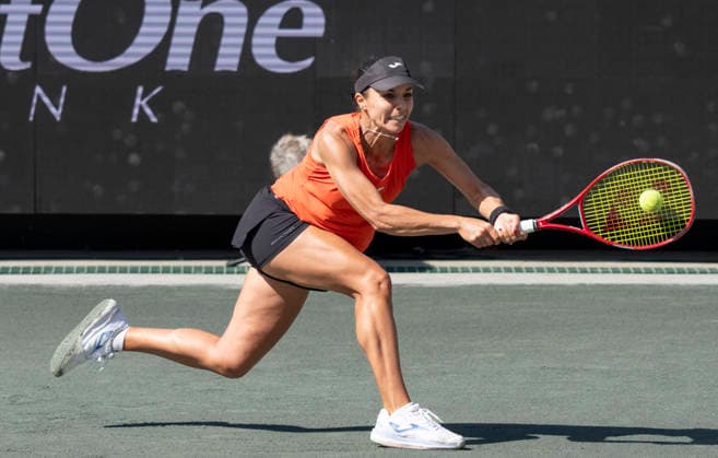 April 1, 2026: Viktoriya Tomova (BUL) loses to Anna Kalinskaya (RUS) 6-2, 6-4, at the Credit One Charleston Open being played at Credit One Staduim in Charleston, South Carolina, {USA} Ã‚ Tennisclix Charleston USA - ZUMAc04_ 20260401_zma_c04_012 Copyright: xLesliexBillmanx
