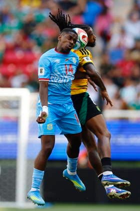 FIFA World Cup, WM, Weltmeisterschaft, Fussball 2026 play-off tournament - DR Congo vs Jamaica Noah Sadiki (L) of DR Congo vies for the ball with Kasey Palmer (R) of Jamaica during the 2026 FIFA World Cup playoff soccer match between the Democratic Republic of the Congo and Jamaica, in Guadalajara, Mexico, 31 March 2026. GUADALAJARA Mexico  Copyright: xFRANCISCOxGUASCOx