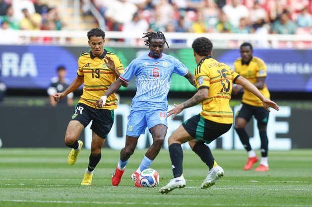 RD Congo v Jamaica - 2026 FIFA World Cup, WM, Weltmeisterschaft, Fussball Qualifying ZAPOPAN, MEXICO - MARCH 31: Ngalayel Mukau (C) of RD Congo fights for the ball with Ian Fray (L) of Jamaica during a World Cup 2026 playoff qualifying football match between RD Congo and Jamaica, at the Guadalajara Stadium in Zapopan, Mexico on March 31, 2026. Stringer Anadolu Zapopan Mexico. Editorial use only. Please get in touch for any other usage.  Copyright: x2026xAnadoluxStringerx