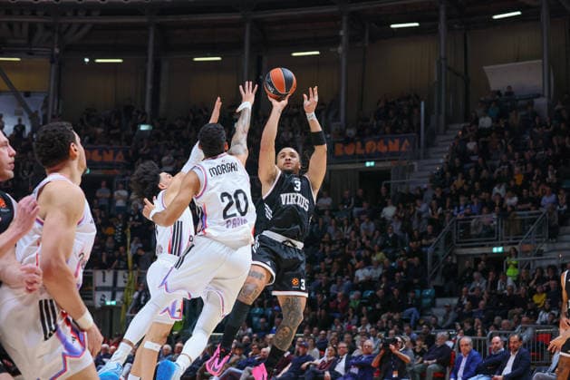 BASKET - Euroleague - Virtus Bologna vs Paris Basketball 03 Carsen EDWARDS Virtus Bologna Match BASKETBALL - EUROLEAGUE Virtus Bologna vs Paris Basketball 31-03-2026 20 Jeremy Morgan Paris Basketball Match BASKETBALL - EUROLEAGUE Virtus Bologna vs Paris Basketball 31-03-2026 during Virtus Bologna vs Paris Basketball, Basketball Euroleague match in Bologna, Italy, March 31 2026 Bologna Italy  Copyright: xIPAxSport ABACAx