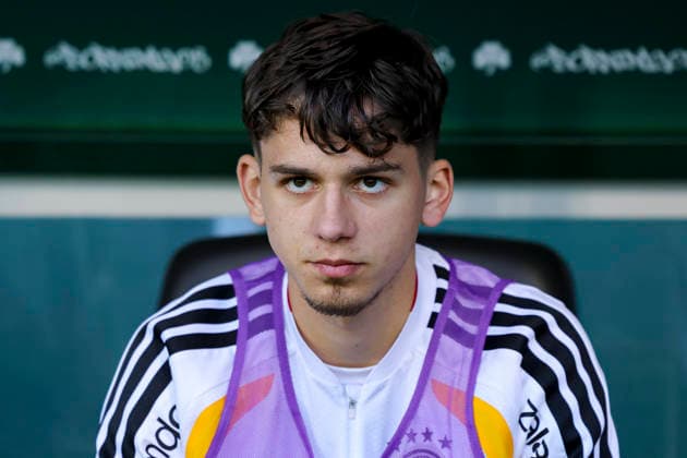 Cajetan Lenz (Germany) schaut enttaeuscht, UEFA U21, U 21 EURO 2027 Qualifier, Greece v Germany, Apostolos-Nikolaidis-Stadion am 31. March 2026 in Athens, Grichenland. (Foto von Marco Steinbrenner DeFodi Images) Cajetan Lenz (Germany) looks dejected, UEFA U21 EURO 2027 Qualifier, Greece v Germany, Apostolos-Nikolaidis-Stadium, March 31, 2026 in Athens, Greece. (Photo by Marco Steinbrenner DeFodi Images) - *** Cajetan Lenz Germany looks disappointed, UEFA U21 EURO 2027 Qualifier, Greece v Germany, Apostolos Nikolaidis Stadium, March 31, 2026 in Athens, Greece Photo by Marco Steinbrenner DeFodi Images Cajetan Lenz Germany looks disappointed, UEFA U21 EURO 2027 Qualifier, Greece v Germany, Apostolos Nikolaidis Stadium, March 31, 2026 in Athens, Greece Photo by Marco Steinbrenner DeFodi Images