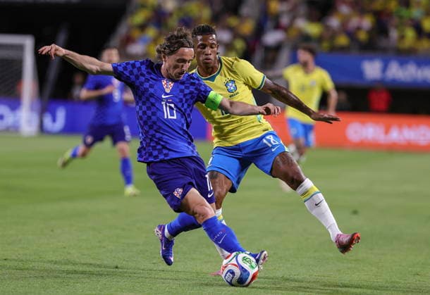 Soccer International Friendly, Länderspiel, Nationalmannschaft - Brazil vs Croatia Croatia s midfield Luka Modric (L) in action against Brazil s Danilo during the international friendly match between Brazil and Croatia in Orlando, Florida, USA, 31 March 2026. Orlando United States  Copyright: xCRISTOBALxHERRERA-ULASHKEVICHx